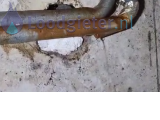 Loodgieter Cv leiding verroest Lekkage verroeste cv leiding(en) direct onder het kruipluik
