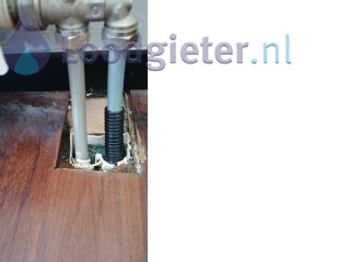 Loodgieter Ede Lekkage grijze leiding radiator