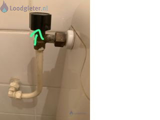 Loodgieter Lekkend hoekstopkraantje Lekkend hoekstopkraantje in het toilet.