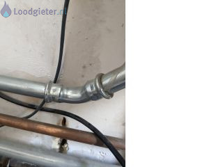 Loodgieter Reparatie dakgoot Lekkende waterleiding, waterkraan vervangen, lekke dakgoot