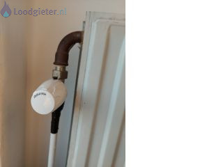 Loodgieter Reparatie radiator Radiator leiding of aansluiting lekt